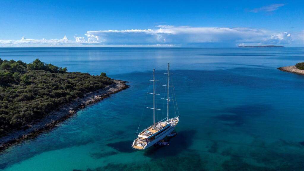 Luxury sailing yacht MS Custom Aurum Sky M/S Aurum Sky