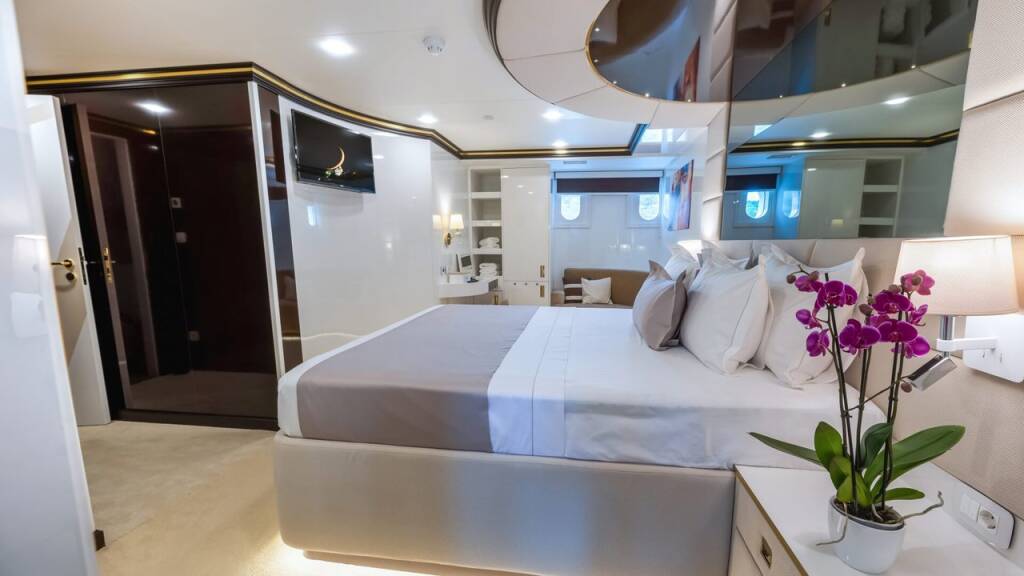 Luxury sailing yacht MS Custom Aurum Sky M/S Aurum Sky