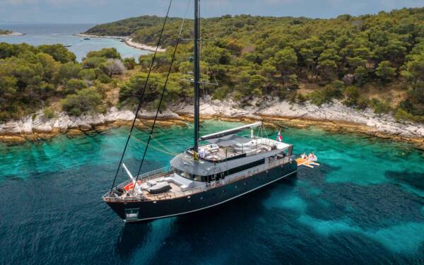 M/S Rara Avis Rara Avis