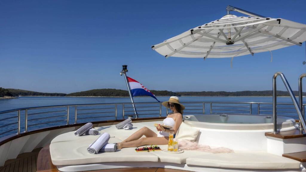 Luxury motor yacht MY Custom Anthea Anthea