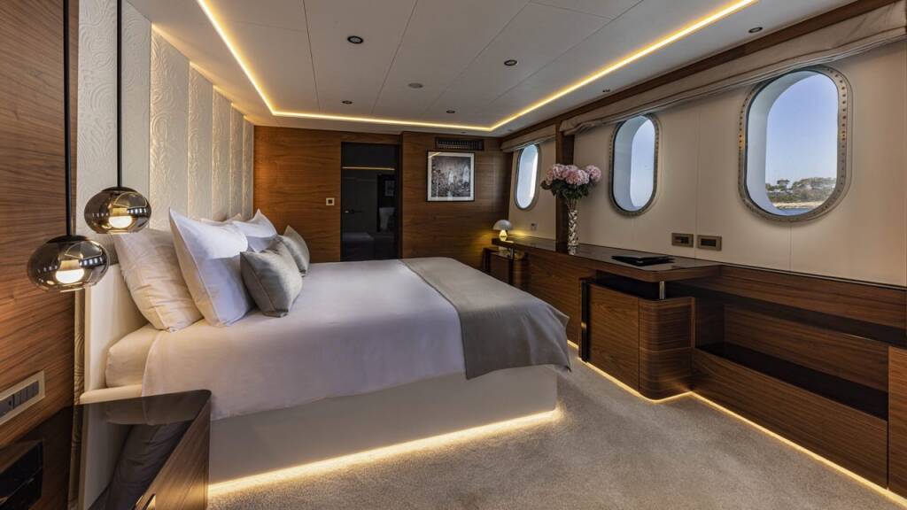 Luxury motor yacht MY Custom Anthea Anthea