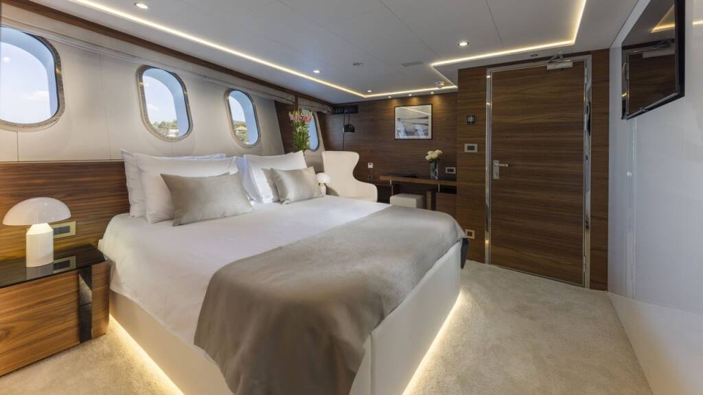 Luxury motor yacht MY Custom Anthea Anthea