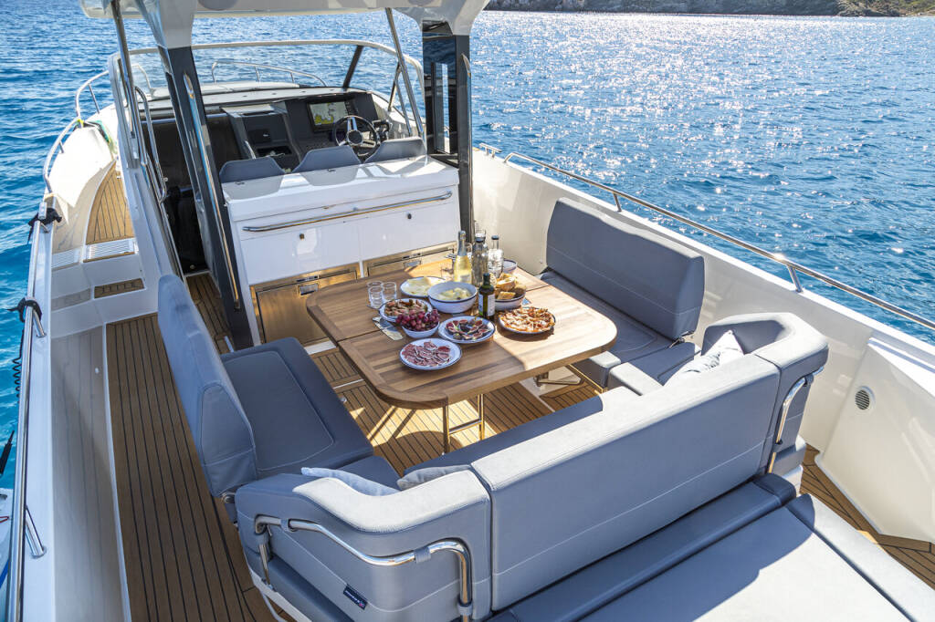 Motorboot Nimbus T11 Ruddy