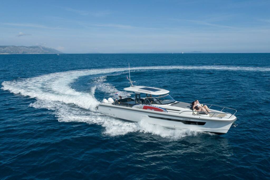 Motor boat Nimbus T11 Pura Vida