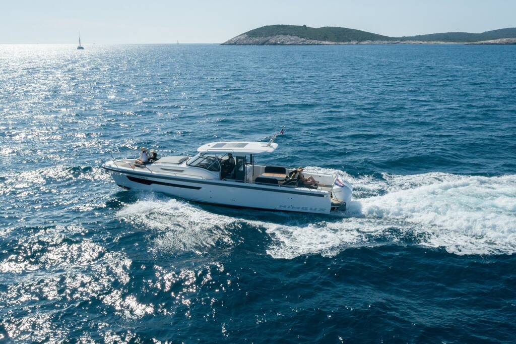 Motor boat Nimbus T11 Pura Vida