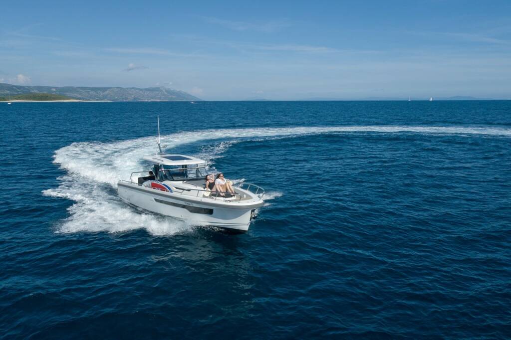 Motor boat Nimbus T11 Pura Vida