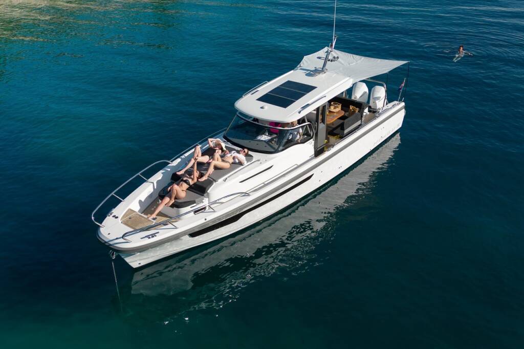 Motor boat Nimbus T11 Pura Vida