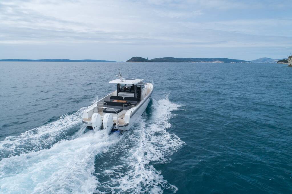Motor boat Nimbus T11 Pura Vida