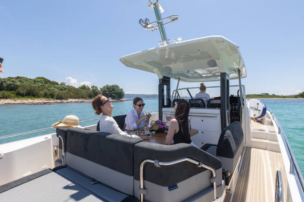 Motor boat Nimbus T11 Pura Vida