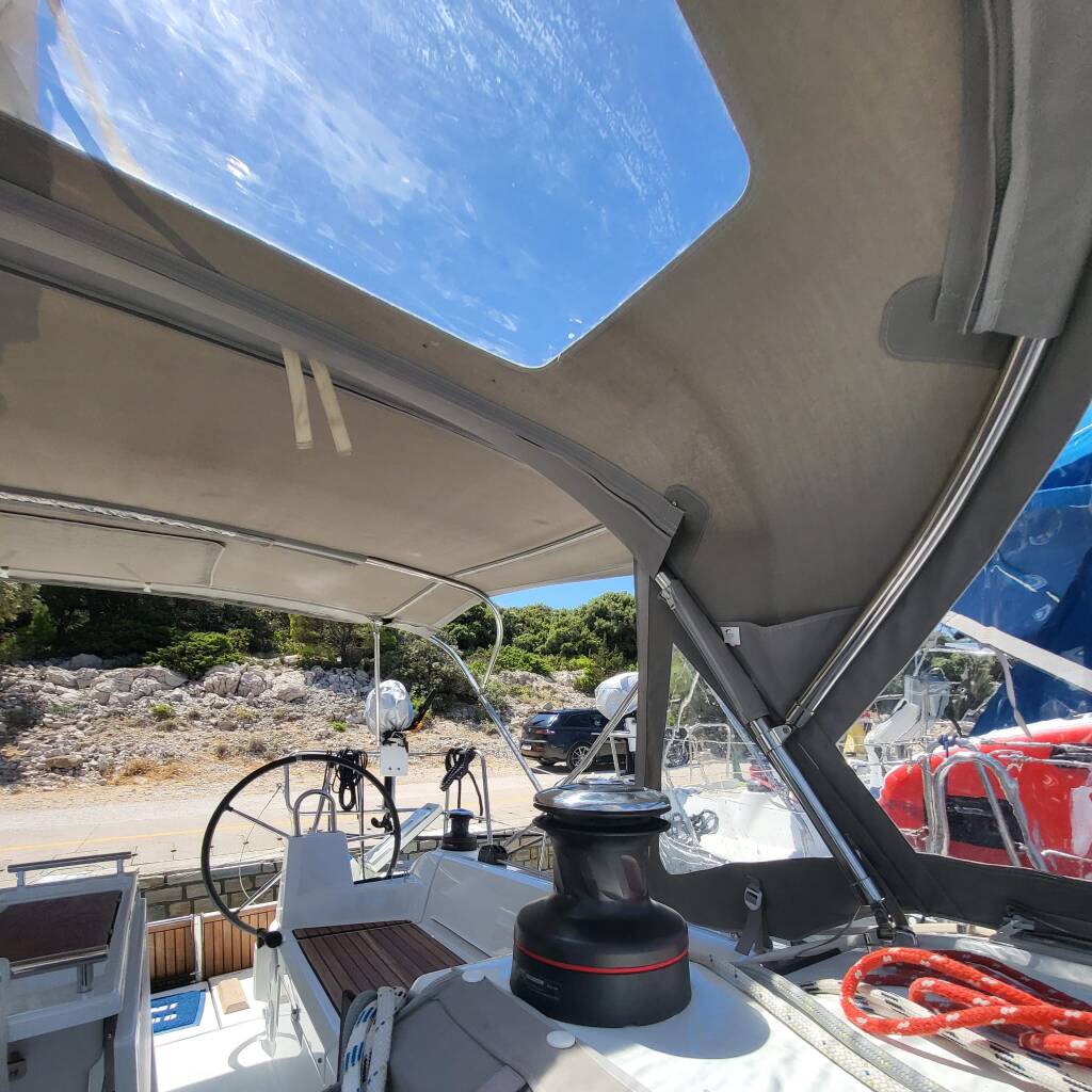 Oceanis 34.1 Sailing Spirit