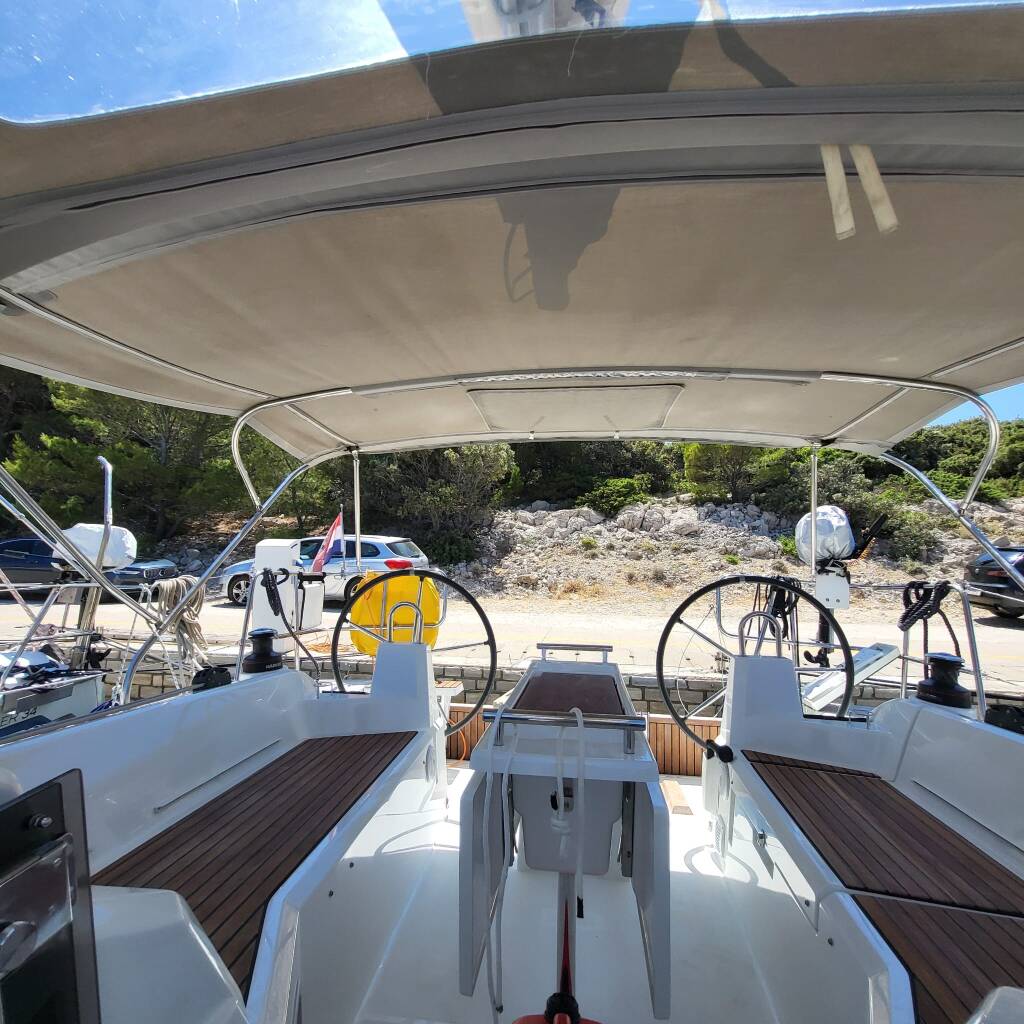 Oceanis 34.1 Sailing Spirit