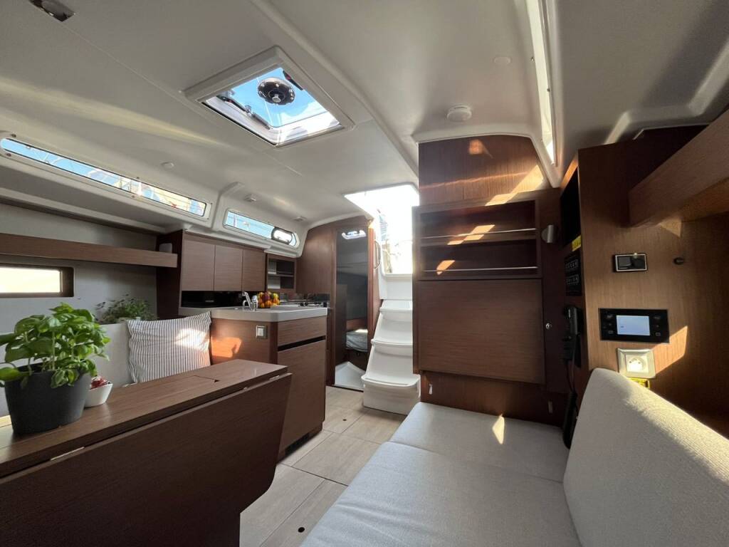 Segelyacht Oceanis 34.1 Sailing Spirit