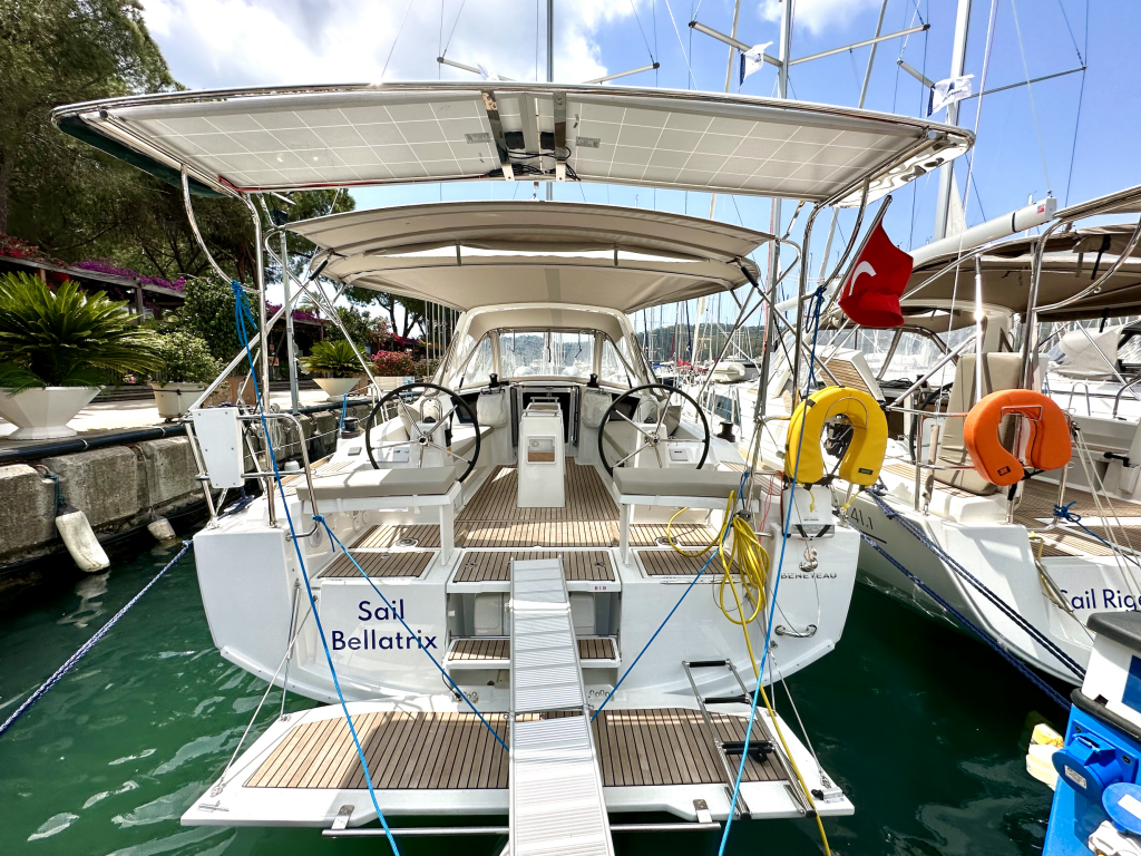 Segelyacht Oceanis 38.1 Sail Bellatrix