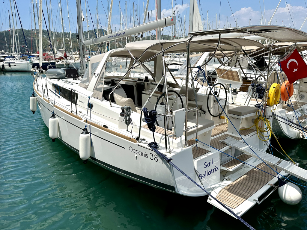 Segelyacht Oceanis 38.1 Sail Bellatrix