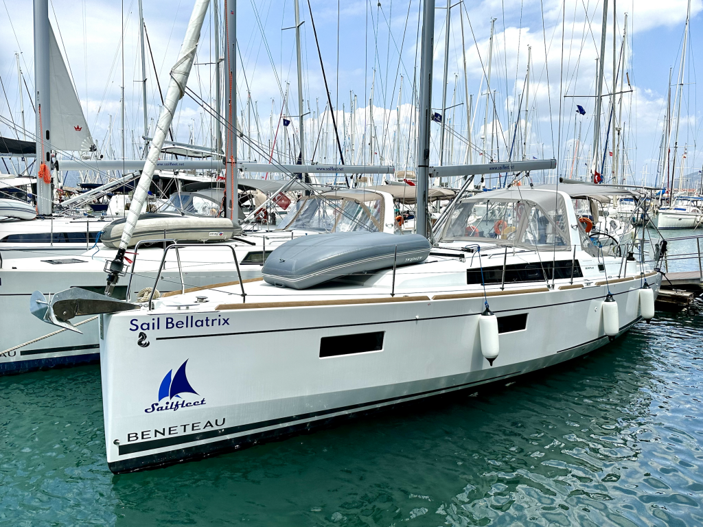 Segelyacht Oceanis 38.1 Sail Bellatrix