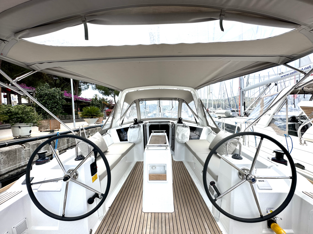Segelyacht Oceanis 38.1 Sail Bellatrix