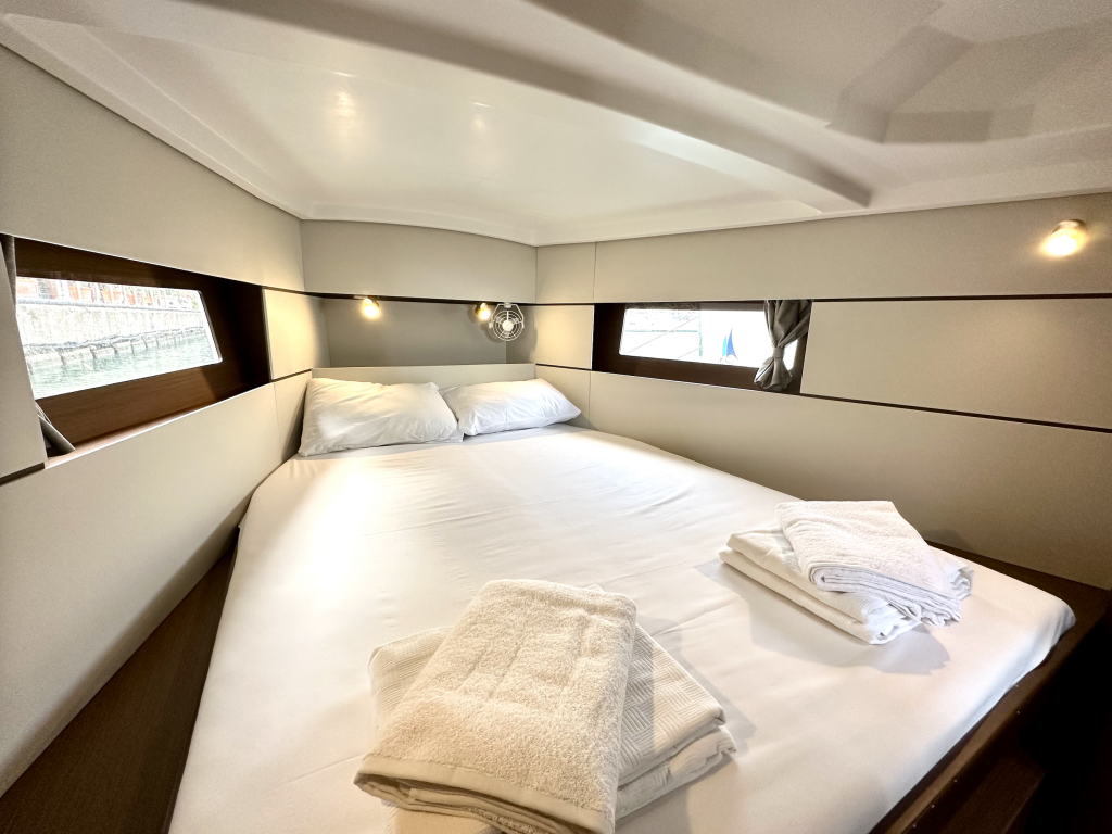 Segelyacht Oceanis 38.1 Sail Bellatrix