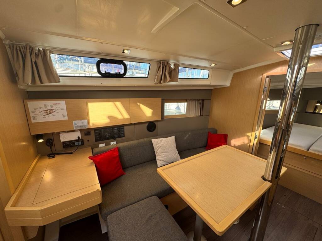 Oceanis 38.1 Delfino