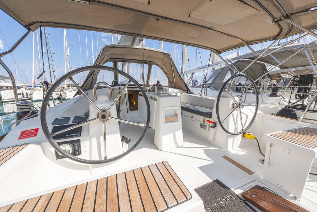 Segelyacht Oceanis 38.1 Elisa