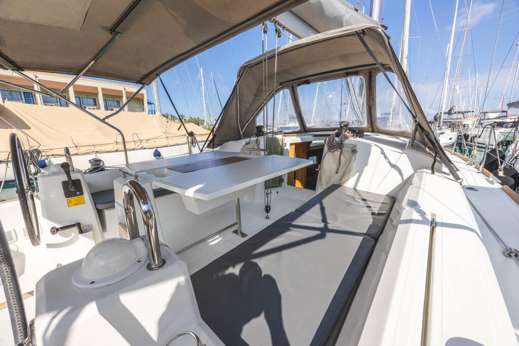 Segelyacht Oceanis 38.1 Elisa