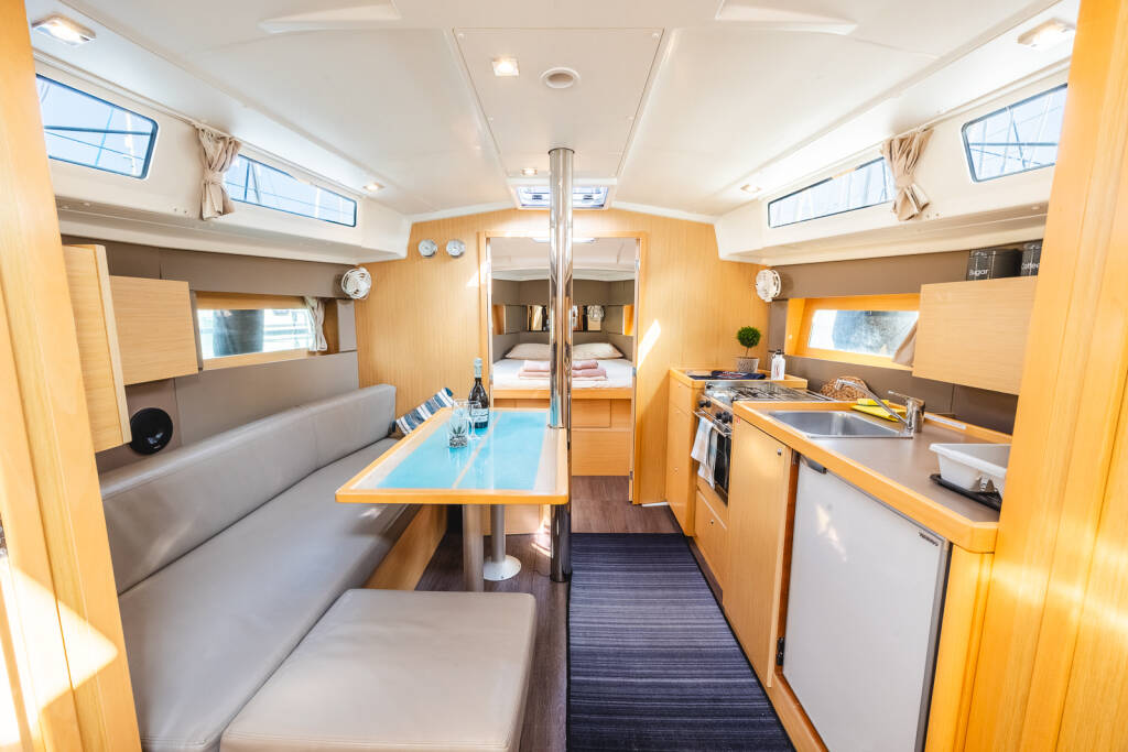 Segelyacht Oceanis 38.1 Elisa