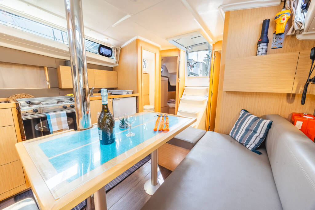 Segelyacht Oceanis 38.1 Elisa