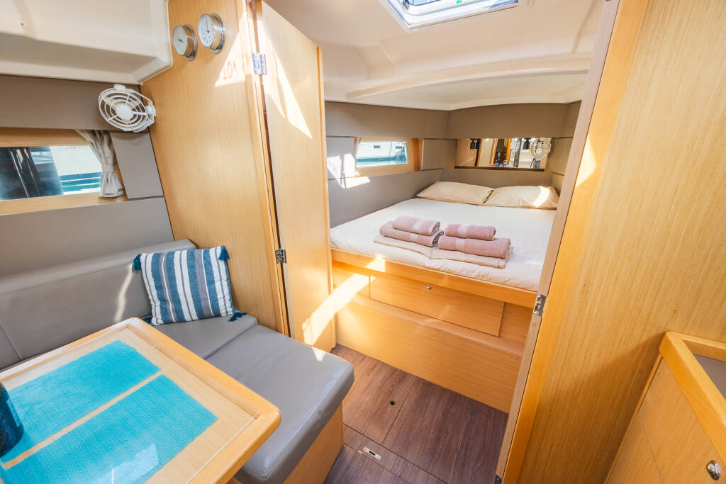 Segelyacht Oceanis 38.1 Elisa