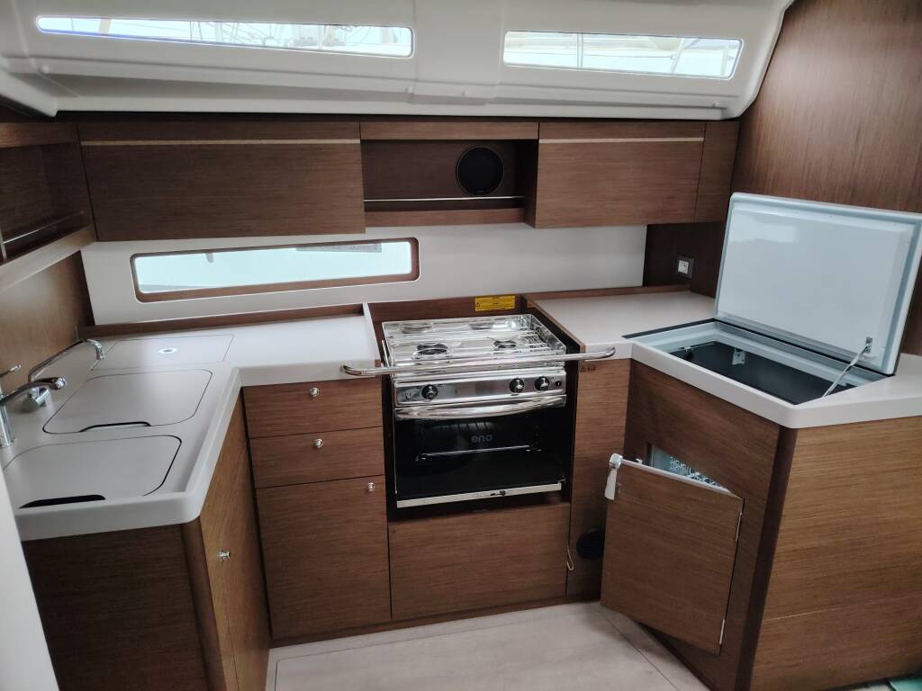 Sailing yacht Oceanis 40.1 