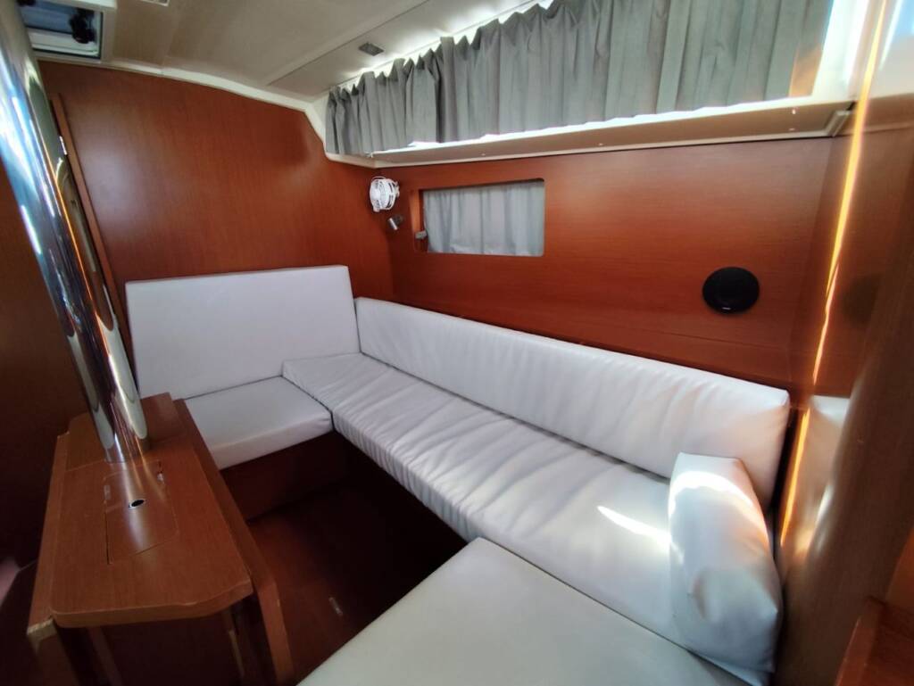 Oceanis 41.1 KESTREL