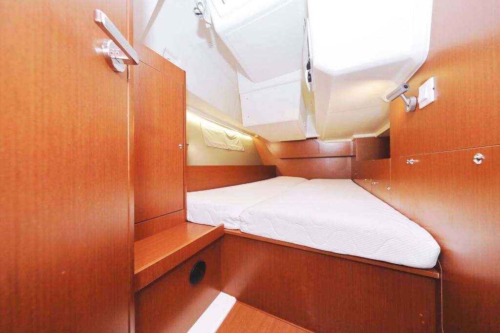 Oceanis 41.1 Black Lion