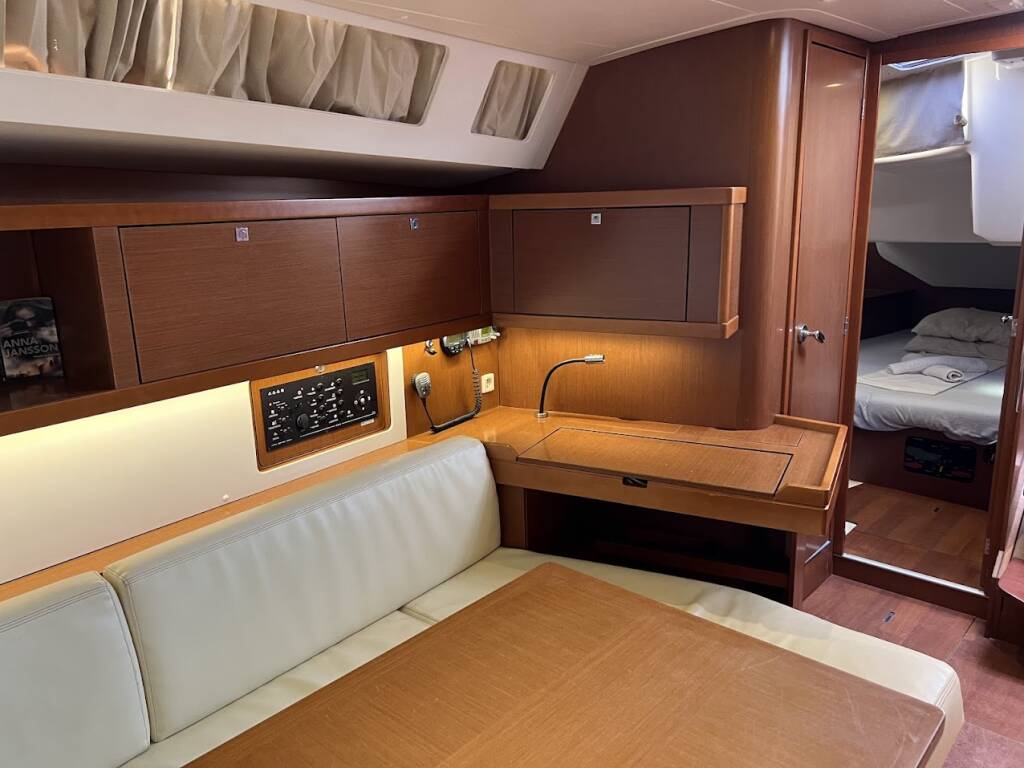 Oceanis 45 Beautiful Love