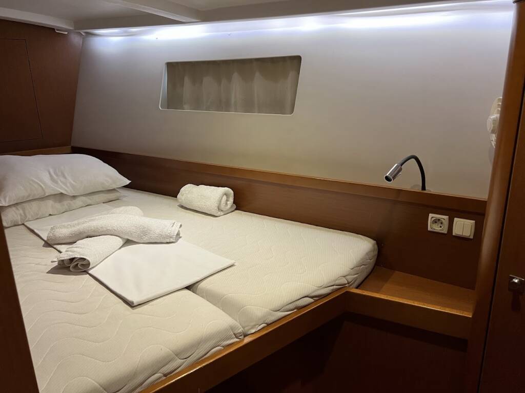 Oceanis 45 Beautiful Love