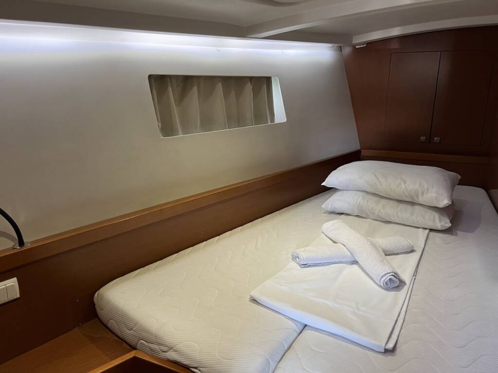 Oceanis 45 Beautiful Love