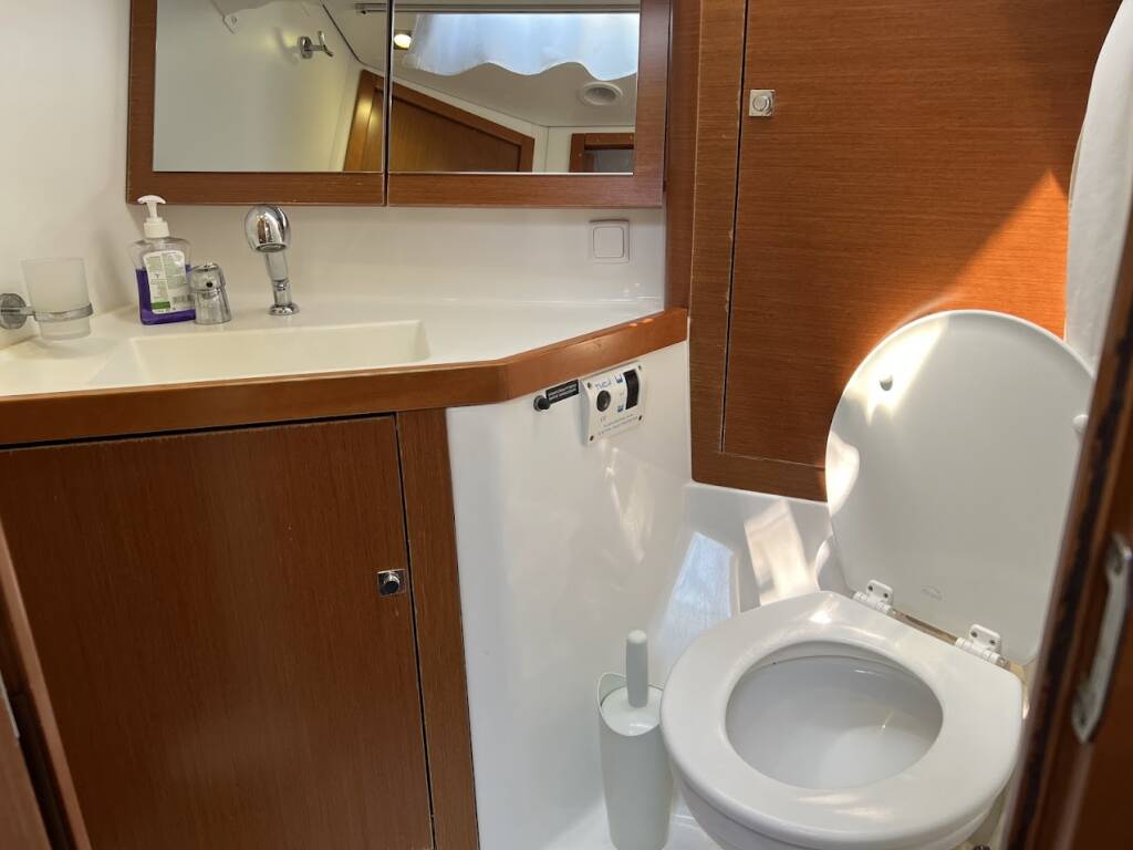 Oceanis 45 Beautiful Love