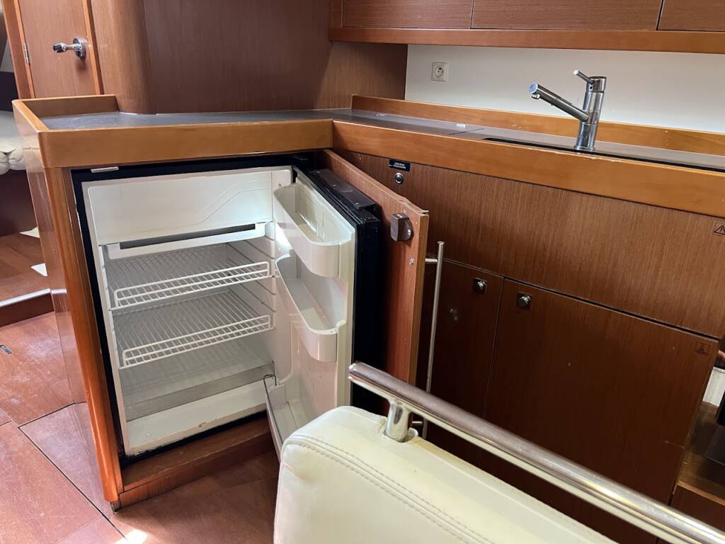 Oceanis 45 Beautiful Love