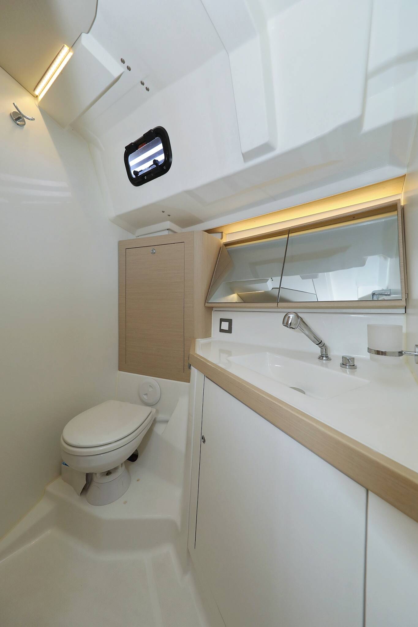 Sailing yacht Oceanis 46.1 Lambda