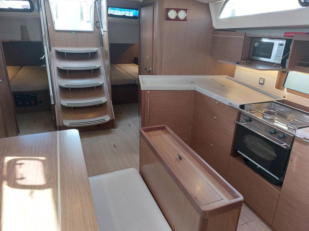 Sailing yacht Oceanis 46.1 Kalmi
