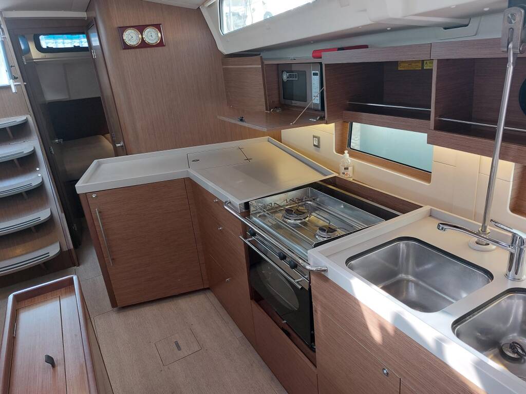 Sailing yacht Oceanis 46.1 Kalmi