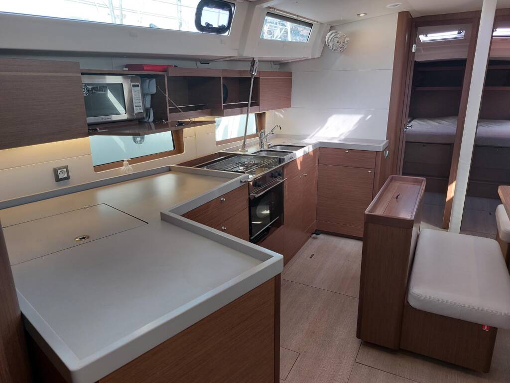 Sailing yacht Oceanis 46.1 Kalmi