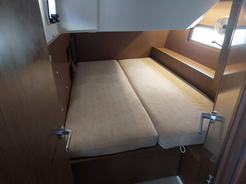 Sailing yacht Oceanis 46.1 Kalmi