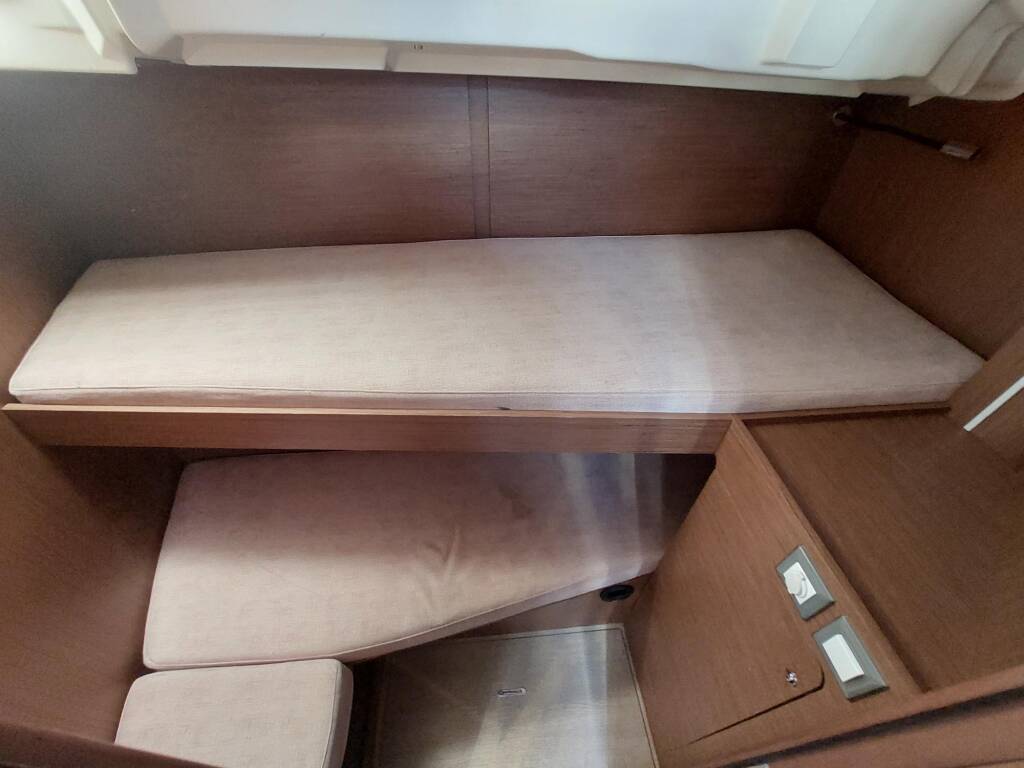Sailing yacht Oceanis 46.1 Kalmi