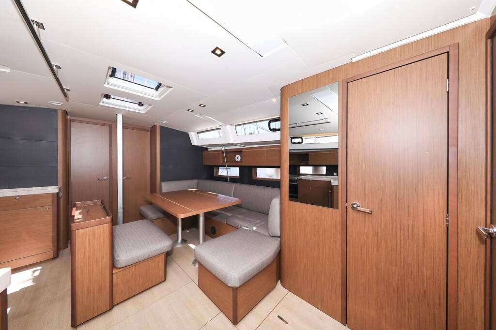 Sailing yacht Oceanis 46.1 Speechless