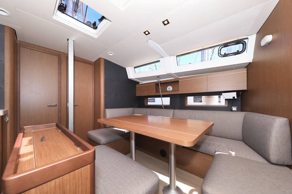 Sailing yacht Oceanis 46.1 Speechless
