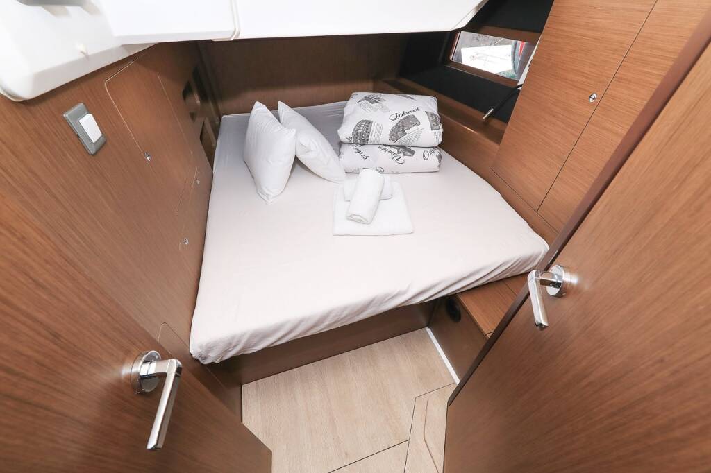 Sailing yacht Oceanis 46.1 Speechless