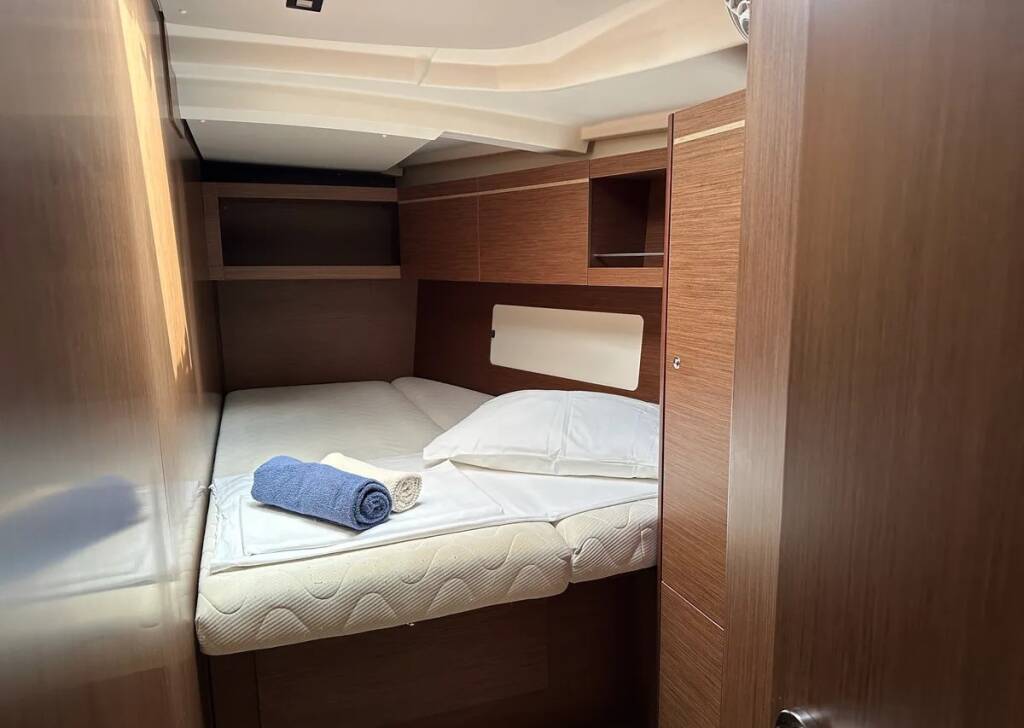 Oceanis 46.1 Blue sky