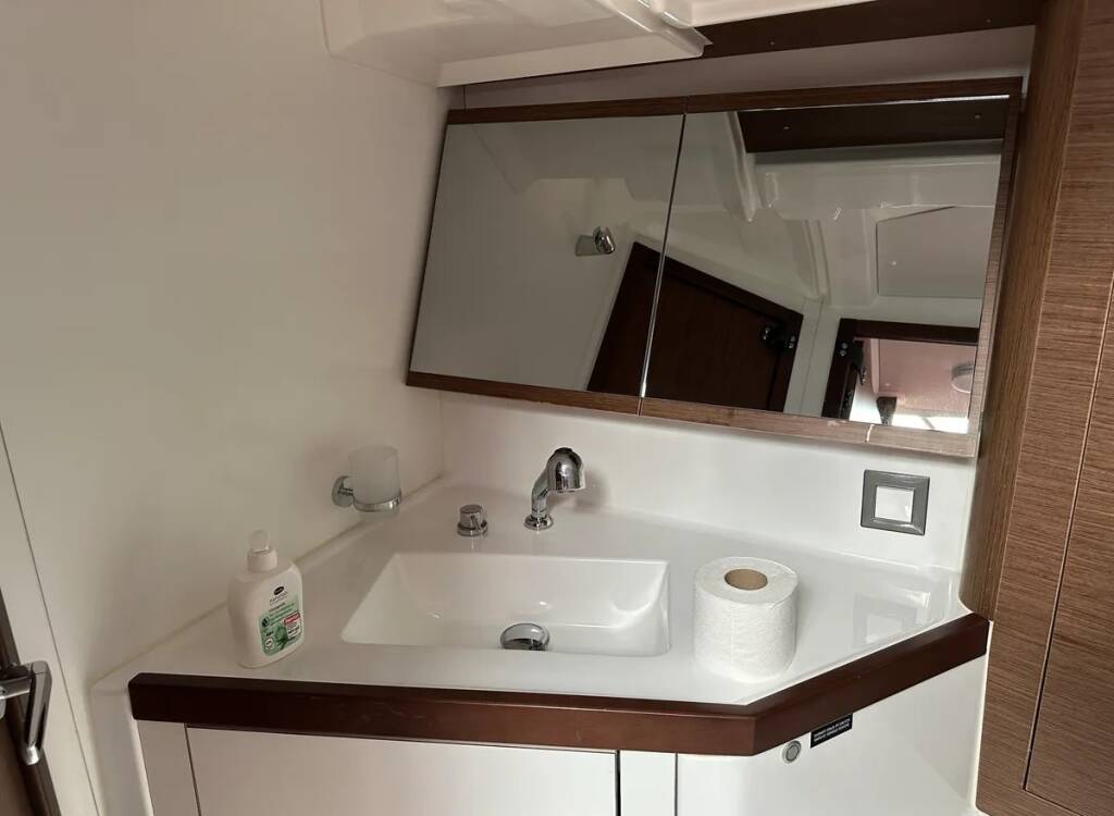 Oceanis 46.1 Blue sky