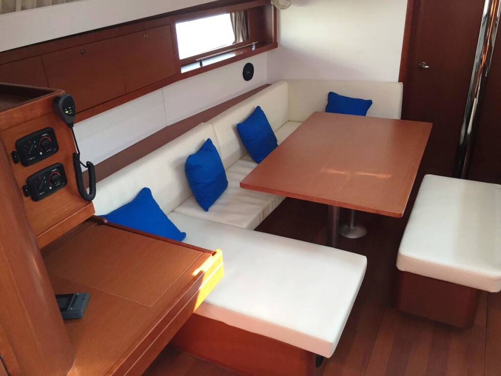 Segelyacht Oceanis 48 Mars Planet