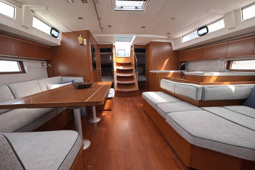 Oceanis 51.1 Velvet Dice