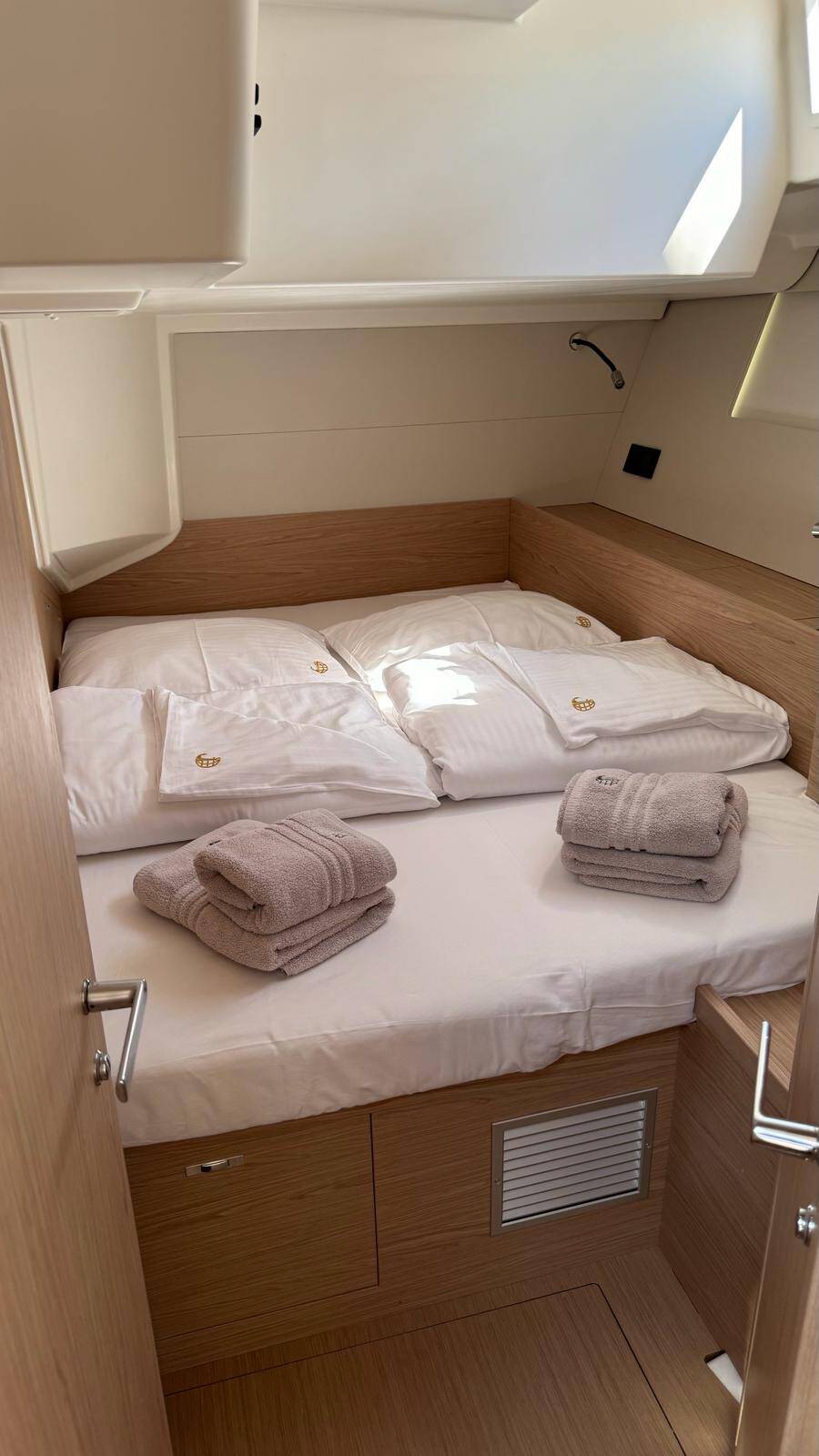 Sailing yacht Oceanis 54 Eve One