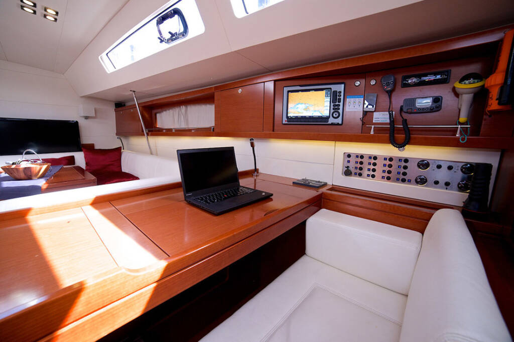 Segelyacht Oceanis 58 Queen Axiera